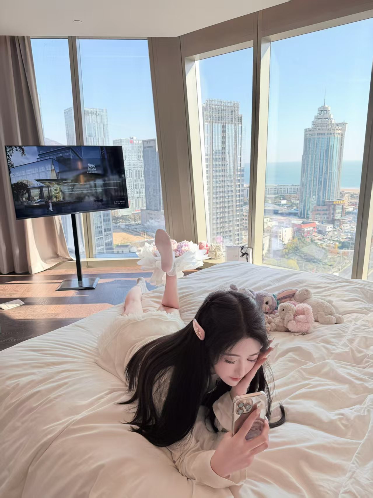包养关系的双重枷锁：法律不容触碰，道德不